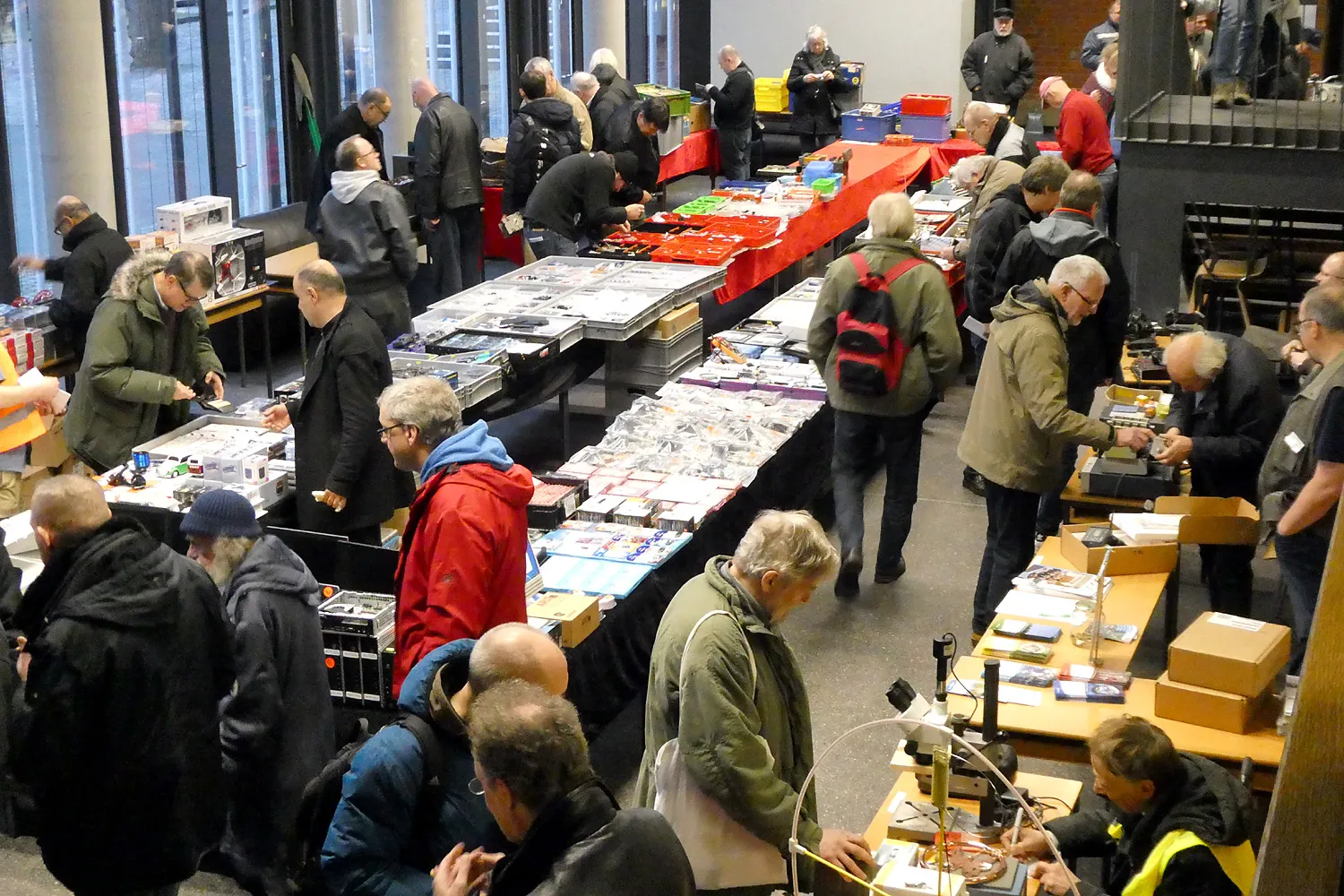 Übersicht über die Stände auf dem Amateurfunk Flohmarkt in Harburg