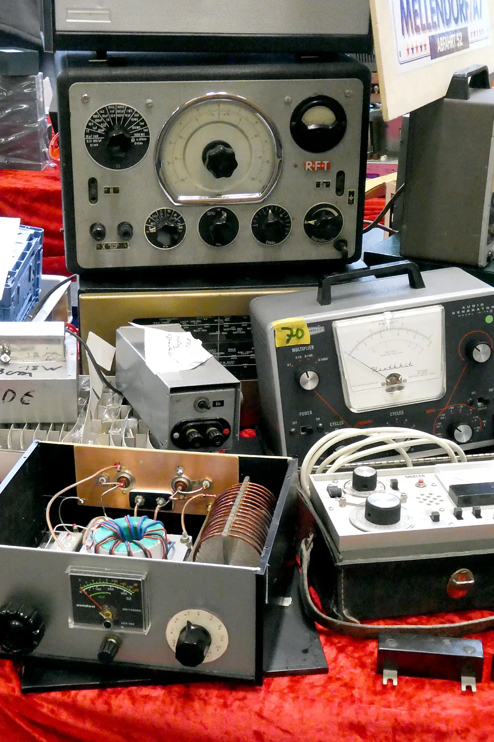 Funkgerät auf dem Amateurfunk Flohmarkt in Harburg